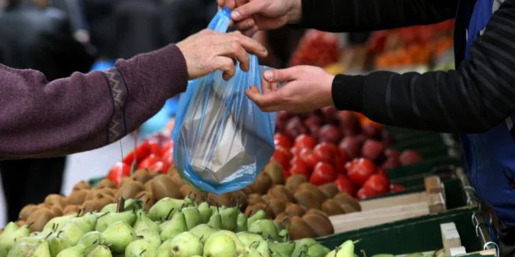 Επεισοδιακός φορολογικός έλεγχος στην κεντρική λαϊκή αγορά Καλαμάτας: «Δεν έχω ταμειακή, δεν είστε εφορία» φώναζε πωλητής φρούτων