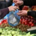 Επεισοδιακός φορολογικός έλεγχος στην κεντρική λαϊκή αγορά Καλαμάτας: «Δεν έχω ταμειακή, δεν είστε εφορία» φώναζε πωλητής φρούτων
