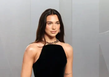 Ο κρυφός γάμος της Dua Lipa και του Κάλουμ Τέρνερ στο Λονδίνο και το τριήμερο πάρτι στο Παλέρμο της Σικελίας