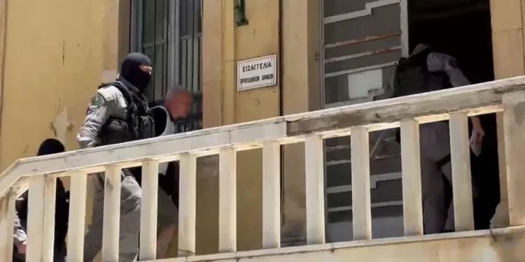 Στην Σταυρούλα ανήκουν οι κηλίδες αίματος στην τηλεόραση και το πάτωμα του σπιτιού – Στον εισαγγελέα ο 43χρονος ενοικιαστής