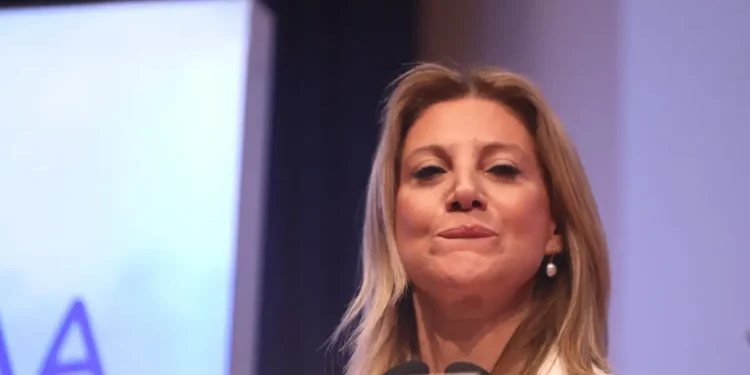 Η Καρυστιανού προκαλεί Μητσοτάκη: «Θέλω ντιμπέιτ μαζί του, έχω πολλά να ρωτήσω – Πόσα κοστίζει το Μαξίμου κάθε μήνα;»