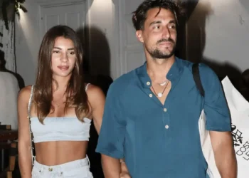 Σάκης Κατσούλης: Η στιγμή που με την ετοιμόγεννη Μαριαλένα Ρουμελιώτη ήρθαν αντιμέτωποι με αγριογούρουνα στην Πετρούπολη