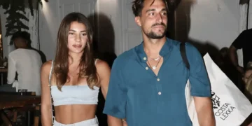 Σάκης Κατσούλης: Η στιγμή που με την ετοιμόγεννη Μαριαλένα Ρουμελιώτη ήρθαν αντιμέτωποι με αγριογούρουνα στην Πετρούπολη