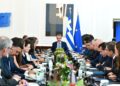 Μητσοτάκης σε Υπουργικό: Αναμένεται περαιτέρω πτώση στην τιμή της βενζίνης στην αντλία