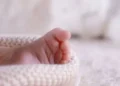 ΕΛΣΤΑT: 2.873 λιγότερες οι γεννήσεις παιδιών το 2025 στην Ελλάδα – Ραγδαία αύξηση στην ηλικία μητρότητας μετά τα 40