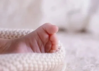 ΕΛΣΤΑT: 2.873 λιγότερες οι γεννήσεις παιδιών το 2025 στην Ελλάδα – Ραγδαία αύξηση στην ηλικία μητρότητας μετά τα 40