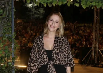 Νάντια Μπουλέ: Διακοπές στη Νάξο μαζί με την κόρη της – Οι τρυφερές φωτογραφίες