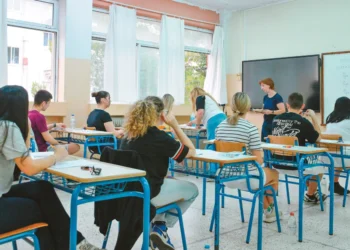 Πώς προχωρά η βαθμολόγηση των γραπτών των Πανελλαδικών, οι πρώτες επιδόσεις στη Νεοελληνική Γλώσσα – Πότε αναμένονται οι βαθμολογίες