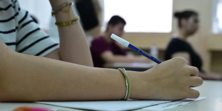 Πανελλήνιες 2026: Συνεχίζουν τις εξετάσεις οι υποψήφιοι των ΕΠΑΛ με τα μαθήματα ειδικότητας