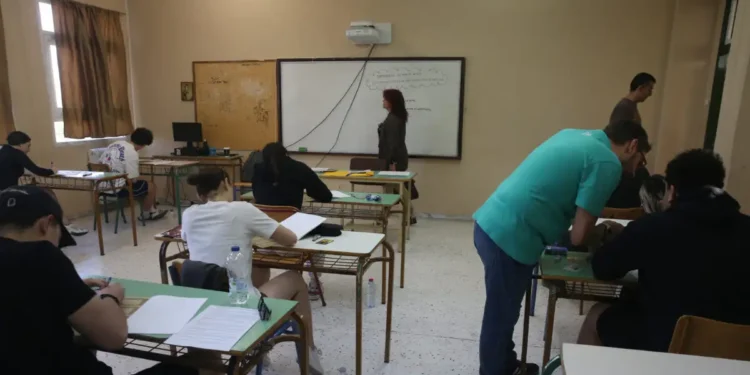 Πανελλήνιες 2026: Αυτές είναι οι απαντήσεις σε Αρχαία, Μαθηματικά και Βιολογία για τα ΓΕΛ – Απαιτητικά τα περισσότερα θέματα