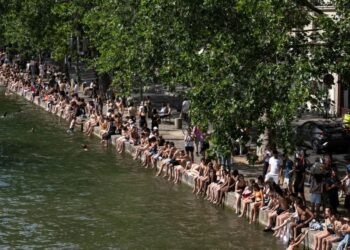 Γαλλία: 54 νομοί σε κόκκινο συναγερμό – Αποπνικτική νύχτα με ρεκόρ θερμοκρασιών