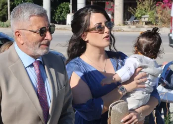 Ο Γιώργος Πατούλης και η Νάνσυ Κοιλού βάπτισαν τον γιο τους στο Λαγονήσι – Το φωτογραφικό άλμπουμ και οι καλεσμένοι