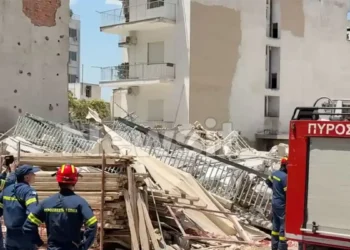 Πετράλωνα: Κατέρρευσε πολυκατοικία 4 ορόφων – Μια γυναίκα αγνοείται
