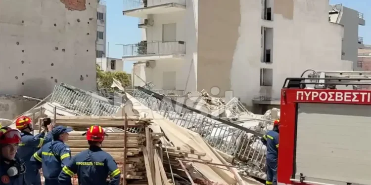 Πετράλωνα: Κατέρρευσε πολυκατοικία 4 ορόφων – Μια γυναίκα αγνοείται