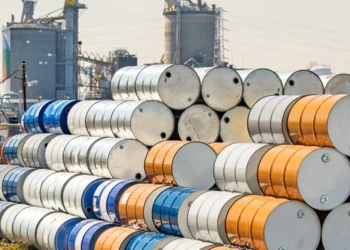 Πετρέλαιο: Κατρακύλα άνω του 4% για το Brent – Επιστροφή στα προπολεμικά επίπεδα κάτω από τα 74 δολάρια
