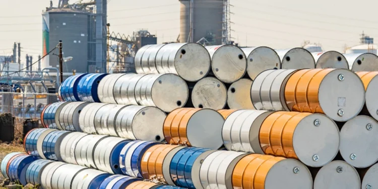 Πετρέλαιο: Κατρακύλα άνω του 4% για το Brent – Επιστροφή στα προπολεμικά επίπεδα κάτω από τα 74 δολάρια