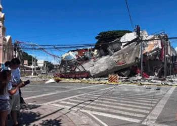 Συγκλονιστικά βίντεο από τον σεισμό στις Φιλιππίνες: Στους 15 οι νεκροί, αγωνία για τους εγκλωβισμένους