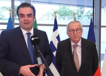 Γιούνκερ στο γεύμα με Πιερρακάκη: Κανείς δεν πίστευε πριν από χρόνια ότι Έλληνας ΥΠΟΙΚ θα βρισκόταν στο τιμόνι του Eurogroup