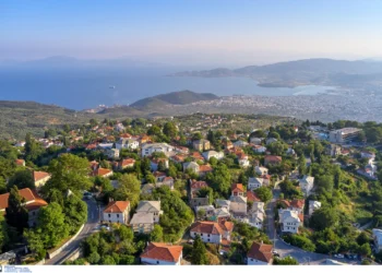 Έρχονται νέα vouchers για φθηνές διακοπές χωρίς εισοδηματικά κριτήρια – Όλες οι λεπτομέρειες