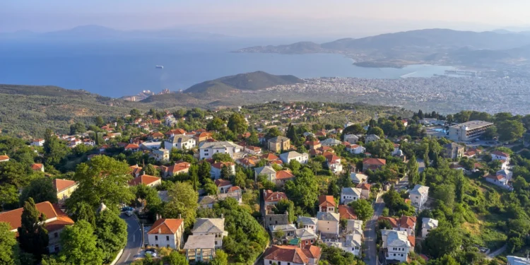 Έρχονται νέα vouchers για φθηνές διακοπές χωρίς εισοδηματικά κριτήρια – Όλες οι λεπτομέρειες