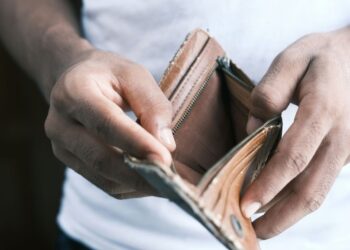 Συνεχίζεται η υπερφορολόγηση: Στα €3,6 δισ. το ματωμένο πλεόνασμα το πρώτο πεντάμηνο του 2026