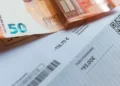 Aλλάζουν τα δημοτικά τέλη: Αποσυνδέονται από τους λογαριασμούς ρεύματος, τι προανήγγειλε ο Λιβάνιος
