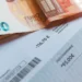 Aλλάζουν τα δημοτικά τέλη: Αποσυνδέονται από τους λογαριασμούς ρεύματος, τι προανήγγειλε ο Λιβάνιος