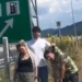 Γεράσιμος Σκιαδαρέσης και Μπέσσυ Μάλφα σε χιουμοριστικό βίντεο με τον 21χρονο γιο τους από τα «ΣΕΑ Αταλάντης»