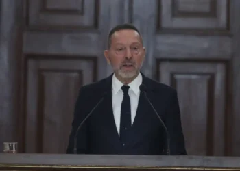 Ο Στουρνάρας εντοπίζει κίνδυνο για τις συντάξεις στο μέλλον και βλέπει ρόλο για τα επαγγελματικά ταμεία