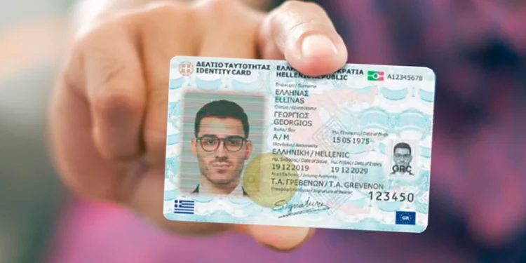 Ραντεβού για νέα ταυτότητα: Έξι στους δέκα είναι ακόμη με την παλιά