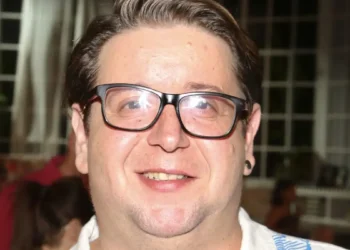 Θάνος Μπίρκος: «Μου είπαν “πώς είσαι έτσι;” και μέσα σε δύο μήνες έχασα 20 κιλά, με έβλεπα σαν τέρας»
