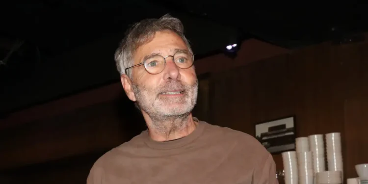 Θοδωρής Αθερίδης: «Στα 54 μου έγινα παππούς και μπορούσα να πω “είμαι μικρός”, γιατί σε όλα τα άλλα είχα γίνει μεγάλος»