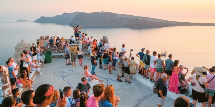 Πώς ξεκίνησε το ελληνικό καλοκαίρι: Θετικός στην κίνηση ο Μάιος, συγκρατημένη αισιοδοξία από βασικές ευρωπαϊκές αγορές