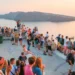 Πώς ξεκίνησε το ελληνικό καλοκαίρι: Θετικός στην κίνηση ο Μάιος, συγκρατημένη αισιοδοξία από βασικές ευρωπαϊκές αγορές