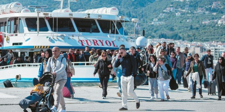 Τουρισμός: 50% περισσότεροι τουρίστες φέτος από Τουρκία – «Κλειδί» η Visa Express