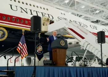 Ο Τραμπ παρέλαβε το νέο Air Force One, δώρο του Κατάρ: Προανήγγειλε ταξίδια σε Τουρκία και Κίνα, απείλησε εκ νέου το Ιράν, βίντεο
