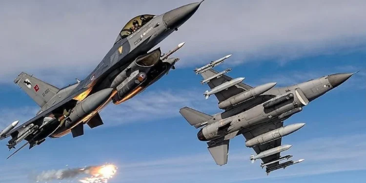 Σκληρές αερομαχίες με οπλισμένα τουρκικά F-16 στο Αιγαίο – Αναχαιτίσεις κι εμπλοκές από ελληνικά μαχητικά