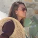 Η Βίκυ Καγιά με «μυκονιάτικο αέρα»: Τράβηξε τα βλέμματα στην Ψαρρού με το μοντέρνο στυλ της