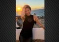 Η Βίκυ Καγιά φωτογραφήθηκε με φόντο το ηλιοβασίλεμα της Μυκόνου με διχτυωτό φόρεμα
