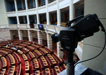 Διαλύθηκε και επισήμως η ΚΟ της Νέας Αριστεράς – Η στιγμή της ανακοίνωσης στη Βουλή