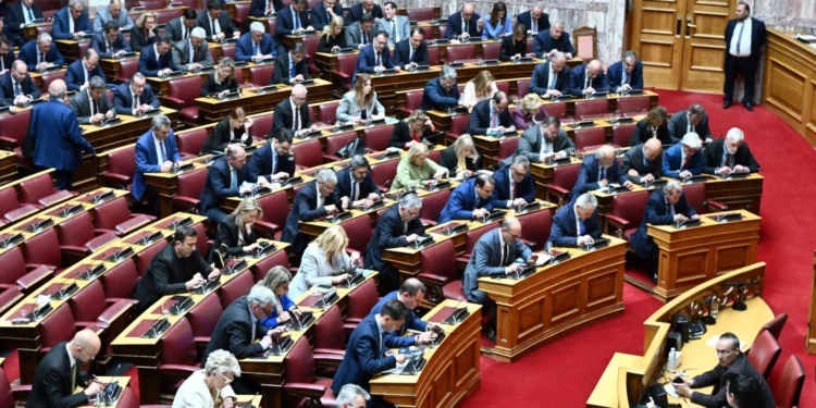 Συνταγματική αναθεώρηση: Σήμερα η έναρξη της διαδικασίας στη Βουλή – Οι 3 παρεμβάσεις που φέρνει η πρόταση της ΝΔ