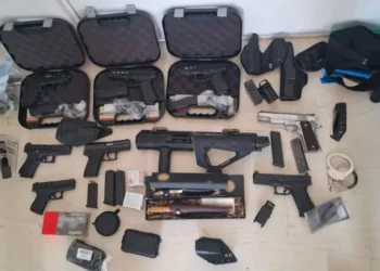 Εγκληματική οργάνωση στη Ζάκυνθο διακινούσε ναρκωτικά και όπλα που έκρυβε σε ενοικιαζόμενα δωμάτια