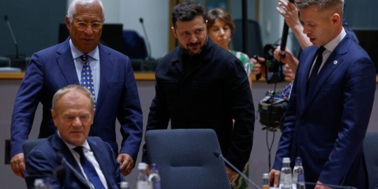 Σύνοδος Κορυφής ΕΕ: Ρήγμα για τις συνομιλίες με Ρωσία – Τα δύο «στρατόπεδα» και η στάση Μακρόν, Μερτς