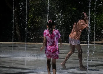 Καιρός – Καλλιάνος: Επιμένουν οι άνεμοι έως 7 μποφόρ μέχρι την Τρίτη – Μέχρι 39 βαθμούς θα δείξει το θερμόμετρο στα μέσα της εβδομάδας