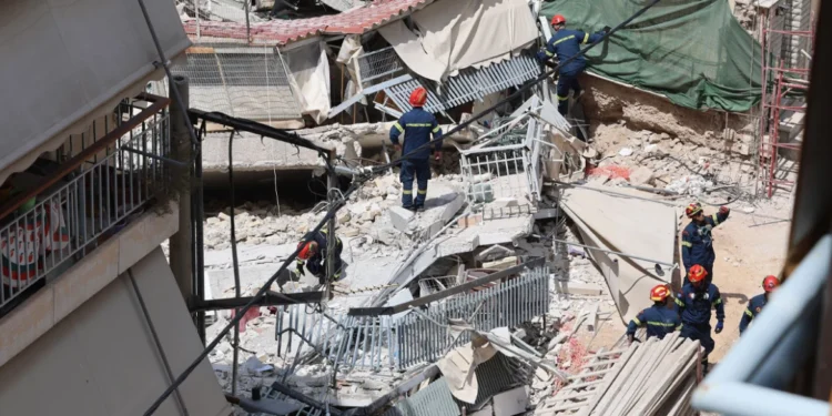 «Και η Πίζα γέρνει, αλλά δεν έπεσε» είχε πει μηχανικός για την πολυκατοικία στα Πετράλωνα, το χρονικό μιας προαναγγελθείσας κατάρρευσης