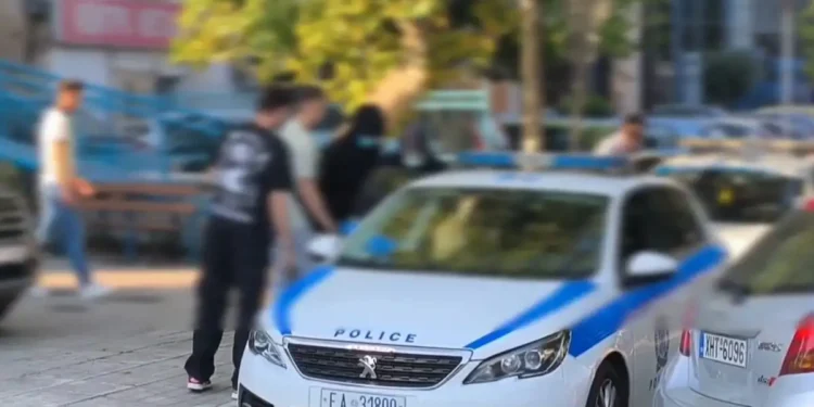Πετράλωνα: Αρχικό βοήθημα 3.000 ευρώ στους ενοίκους της πολυκατοικίας που κατέρρευσε – Έφτασαν στην Ευελπίδων οι 5 συλληφθέντες