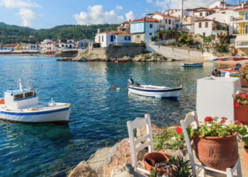 «Ήλιος, πολιτισμός, περιπέτεια»: Ελληνικό νησί ανάμεσα στους κορυφαίους ευρωπαϊκούς προορισμούς για το καλοκαίρι