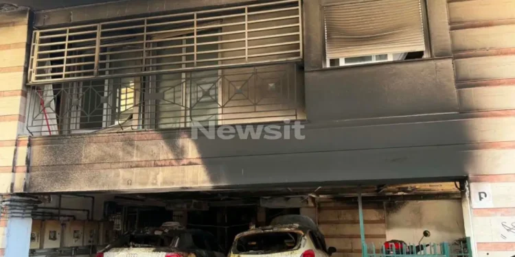 Θεσσαλονίκη: Τρεις ύποπτοι εμπρησμοί αυτοκινήτων σε πολιτικούς της ΝΔ – Διασωληνωμένη μια γυναίκα με σοβαρά εγκαύματα