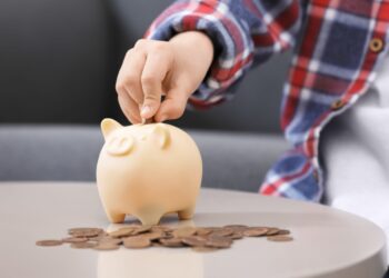 Αποταμιευτικός «κουμπαράς» για παιδιά: Έως 1.200 ευρώ τον χρόνο από το κράτος – Ποιοι ωφελούνται