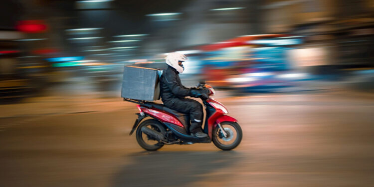 Έρχονται αλλαγές στις πληρωμές των courier – Τέλος τα μετρητά